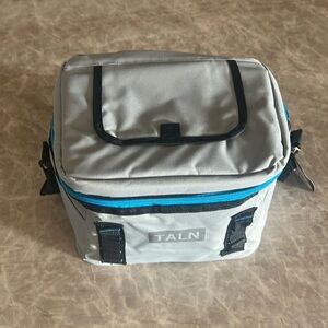 T20 Faln 12”L X 10” X W X 9” H Flip Top Soft Sided Cooler . NWT